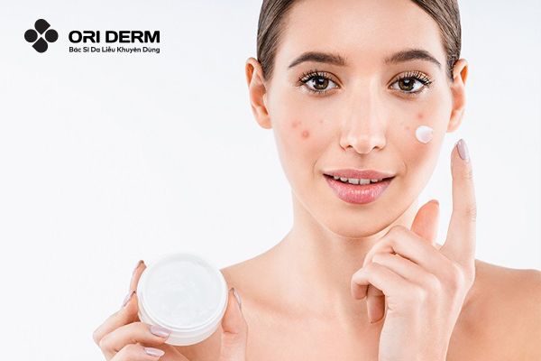 Dưỡng ẩm cho da mụn
