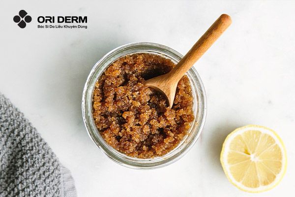 Tẩy tế bào chết body bằng Đường Nâu