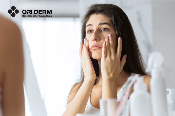 Sử dụng các sản phẩm chăm sóc da kiểm soát dầu