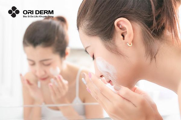 Làm sạch da mặt kỹ lưỡng