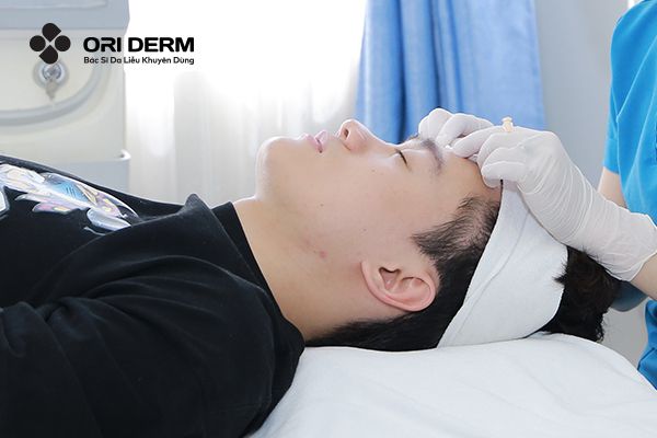 Lấy nhân mụn chuẩn y khoa