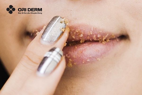 Lợi ích bất ngờ khi tẩy tế bào chết môi