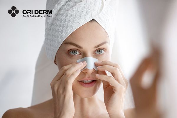 Sử dụng miếng dán lột mụn đầu đen