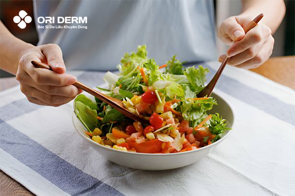 Thói quen ăn uống giúp giảm thâm mụn hiệu quả