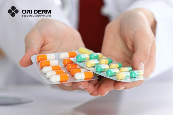 Cách trị mụn đầu trắng ẩn dưới da bằng thuốc dùng toàn thân