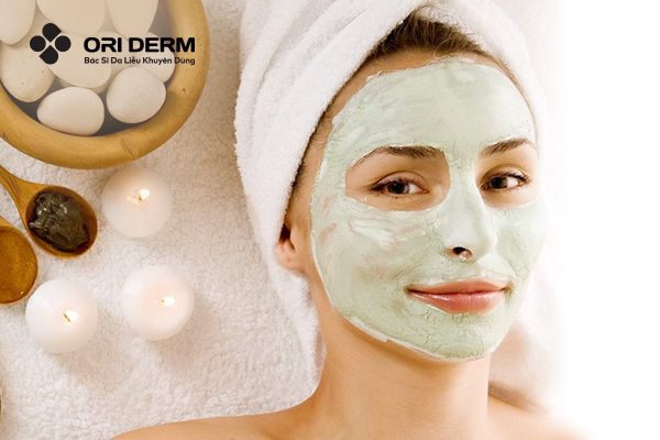 Áp dụng các mẹo dân gian để điều trị mụn đầu đen