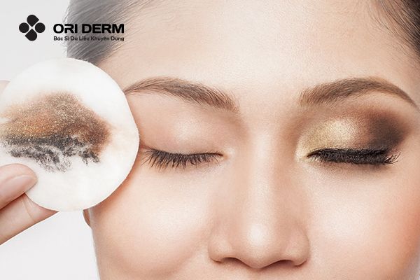 Vì sao nên dùng sản phẩm tẩy trang mắt?