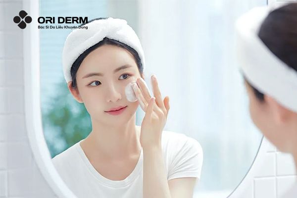 Vì sao nên dùng sữa rửa mặt cho da hỗn hợp?