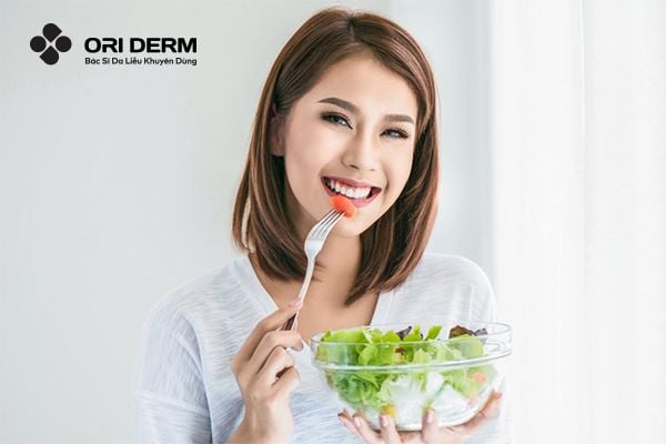 Những lưu ý khi sử dụng thuốc uống trị mụn nội tiết cho nữ
