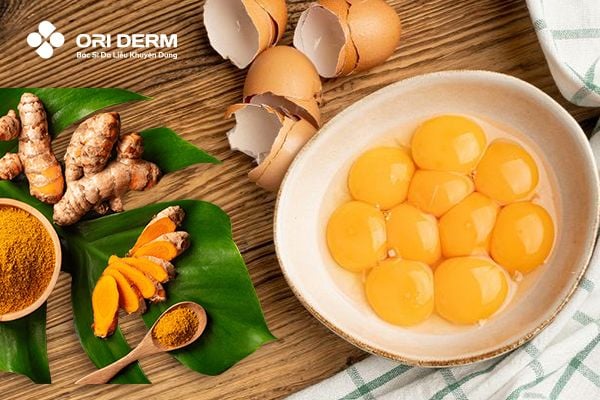 Nghệ tươi và lòng đỏ trứng gà