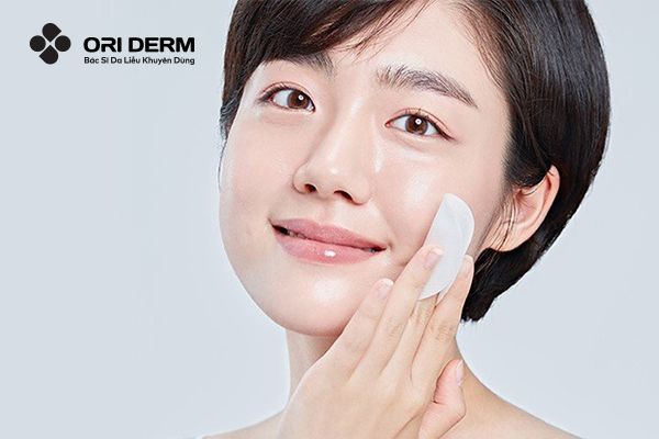 Cách chọn nước tẩy trang cho da hỗn hợp thiên khô