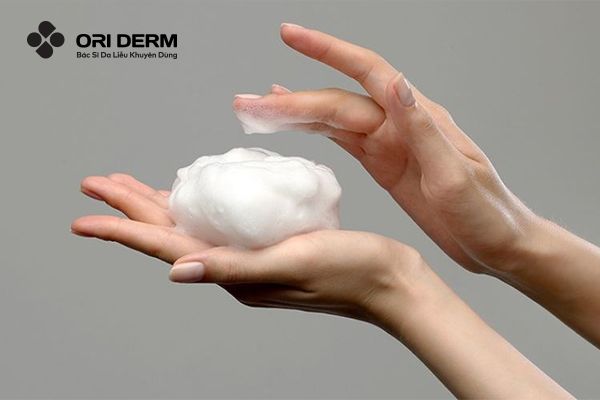Các bước dùng sữa rửa mặt tạo bọt đúng chuẩn