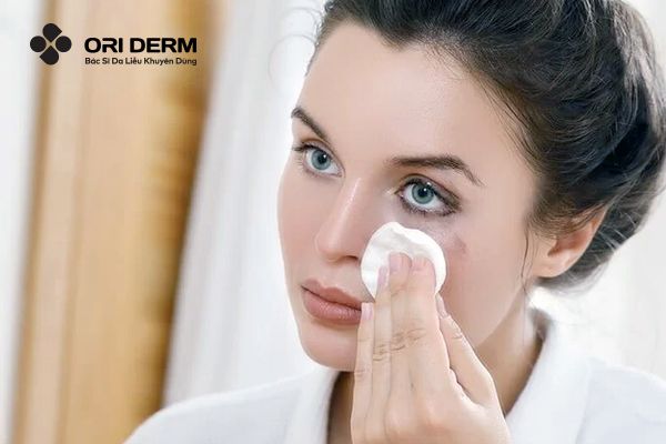 Các bước tẩy trang cho da mặt đối với người trang điểm