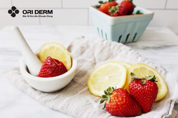 Mặt nạ trị mụn đầu đen dâu tây và chanh