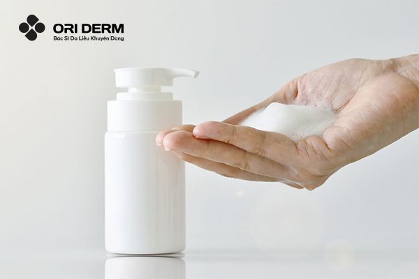 Sữa rửa mặt tạo bọt: Ưu điểm và nhược điểm