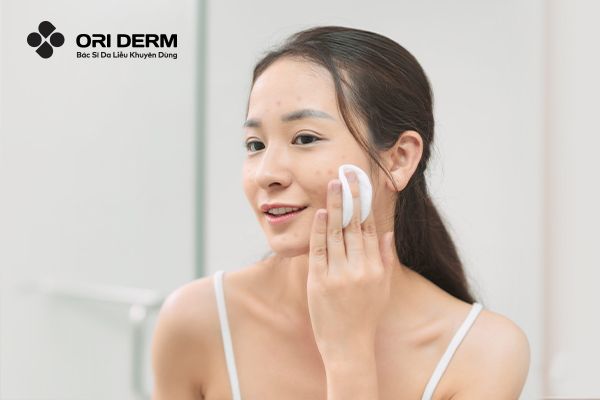 Top 9 Nước Tẩy Trang Cho Da Dầu Mụn Bác Sĩ Da Liễu Khuyên Dùng