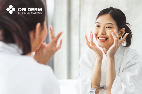 Bôi trị mụn trước hay dưỡng ẩm trước để đạt hiệu quả tốt hơn