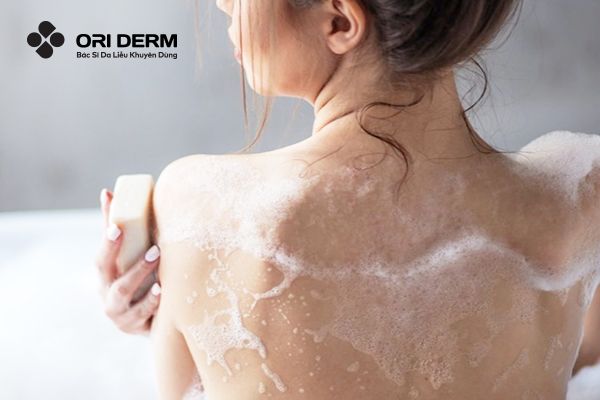 Xà phòng trị mụn lưng là gì?