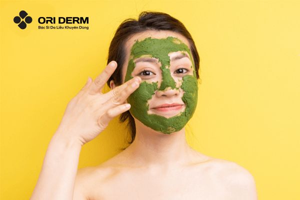 Xử lý mụn viêm bằng lá trà xanh