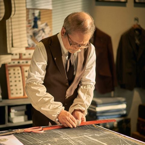 Vest May Sẵn Và Vest May Đo: Đâu Là Lựa Chọn Phù Hợp?