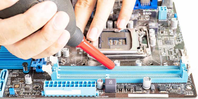 Hướng dẫn cách lắp và vệ sinh RAM đúng cách