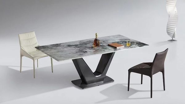 Bàn Ăn Mặt Đá Vinicius