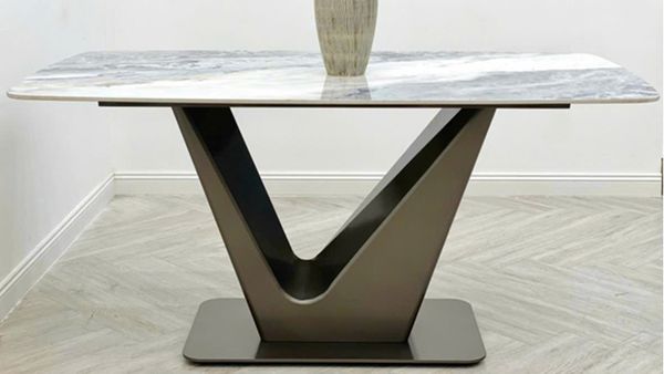 Bàn Ăn Mặt Đá Vinicius