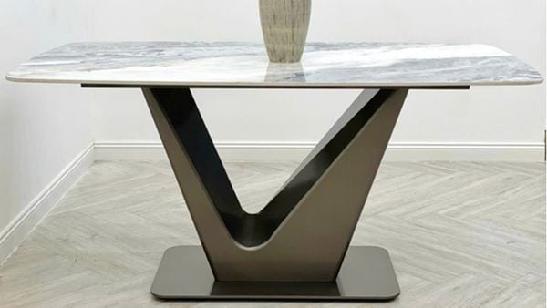 Bàn Ăn Mặt Đá Vinicius