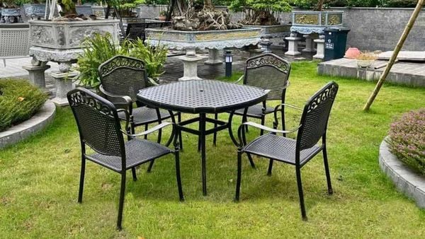 Tầm quan trọng của bàn sân vườn