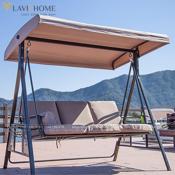 Xích đu có mái che ngoài trời
