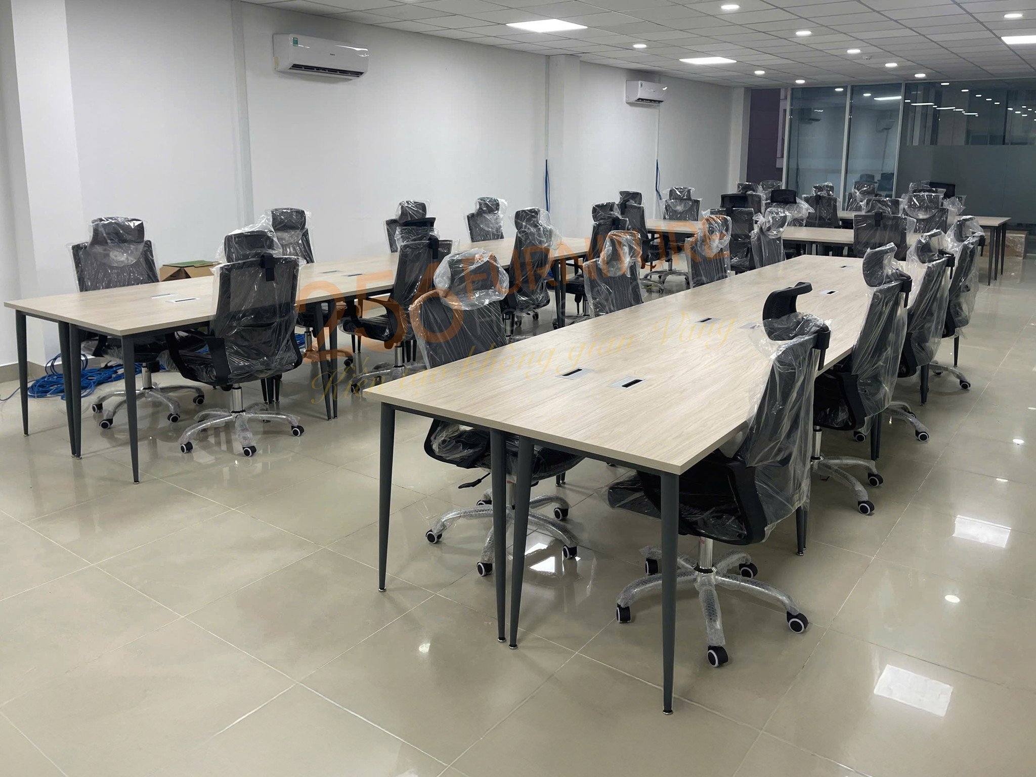 Lắp Đặt Hoàn Thiện Bàn Ghế Văn Phòng Làm Việc Tại Quận Bình Thạnh