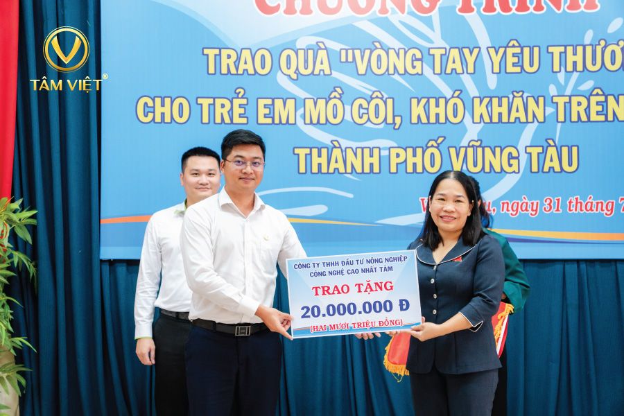 Tâm Việt đồng hành cùng chương trình vòng tay yêu thương