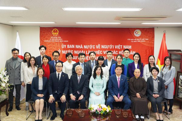 CHỦ TỊCH HIỆP HỘI LÀM VIỆC VỚI ỦY BAN NHÀ NƯỚC VỀ NGƯỜI VIỆT NAM Ở NƯỚC NGOÀI