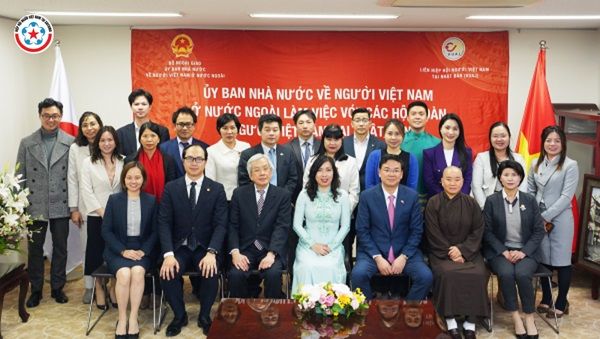 CHAIRMAN OF THE ASSOCIATION WORKS WITH THE STATE COMMITTEE FOR VIETNAMESE PEOPLE ABROAD