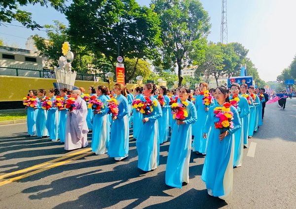 TTXVN – KIỀU BÀO HƯỚNG TRỌN TRÁI TIM VỀ TỔ QUỐC