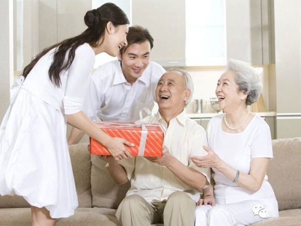 Quà tặng sức khỏe cho người già - Nên tặng gì?