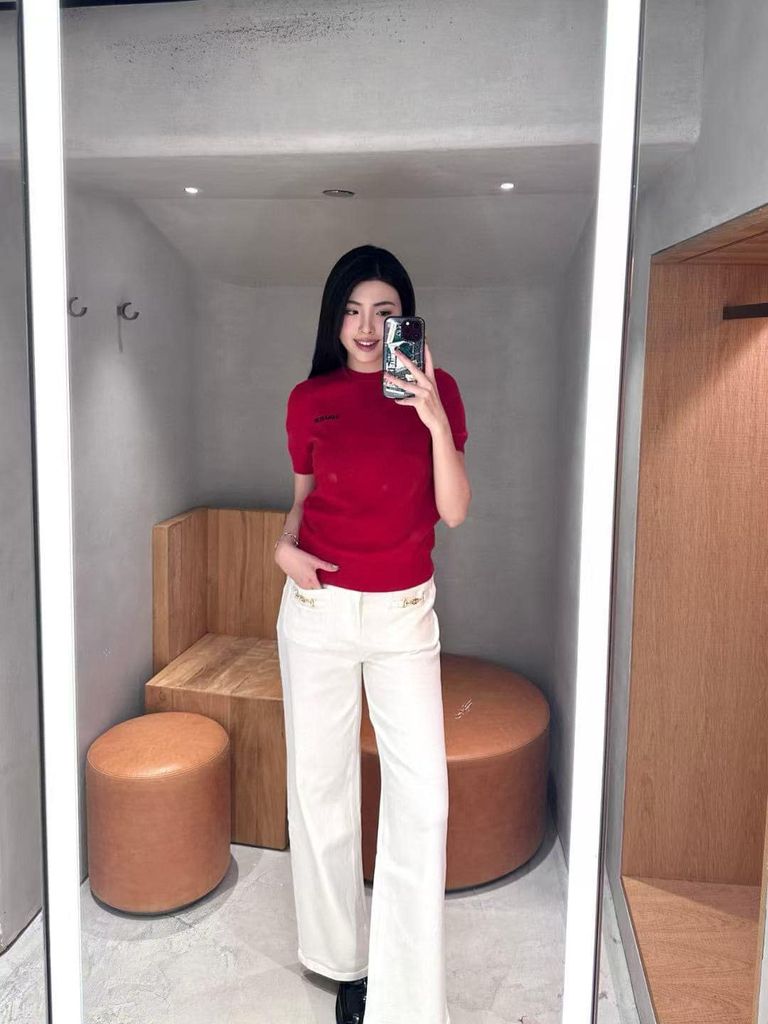 Khám Phá 5 Cách Phối Đồ Thanh Lịch Với Quần Jeans Trắng