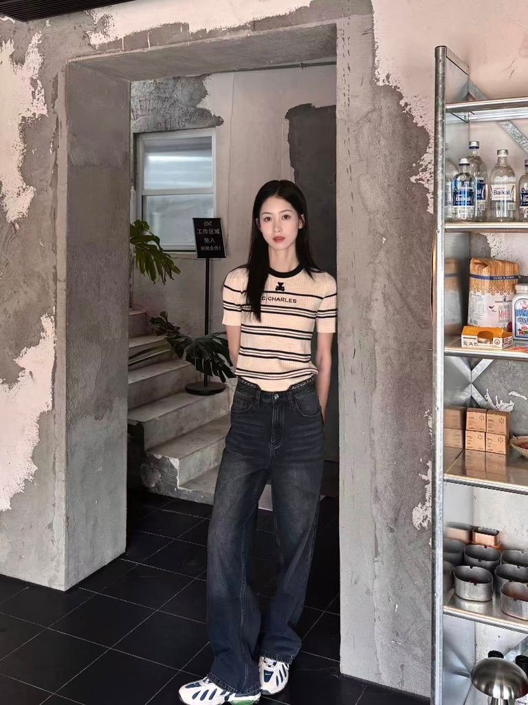 5 kiểu áo hè “chân ái” khi phối cùng quần jeans: Mặc đẹp cả tuần chẳng cần nghĩ nhiều!