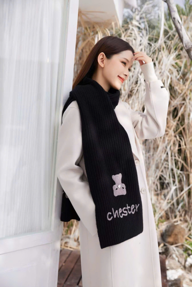 Gió lạnh đầu mùa cùng những bản phối cùng khăn quàng cổ ngoại cỡ