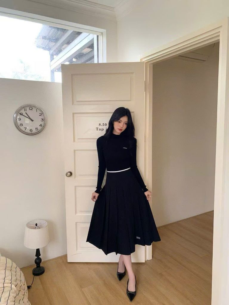 Chân Váy Xếp Ly Cotton Elastane Mềm Mại – Sự Lựa Chọn Lãng Mạn Và Tinh Tế Cho Phong Cách Thời Trang