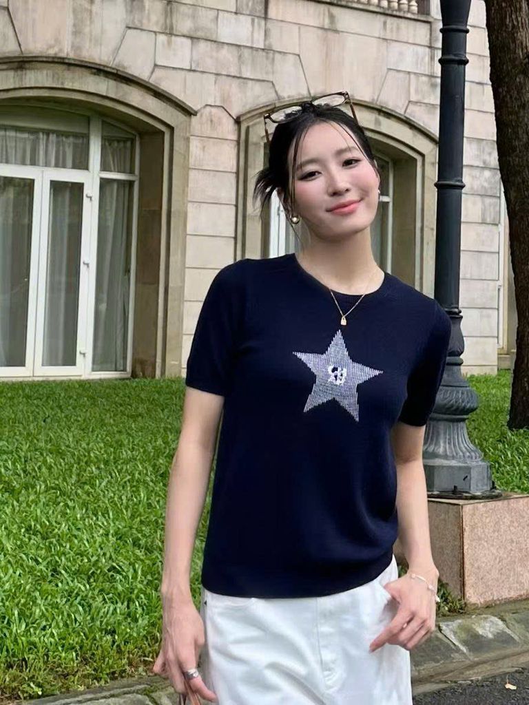 Áo Navy Ngắn Tay, Ngôi Sao Lớn Đính Đá Ngực – Thanh Lịch & Cá Tính Từ Chester Charles