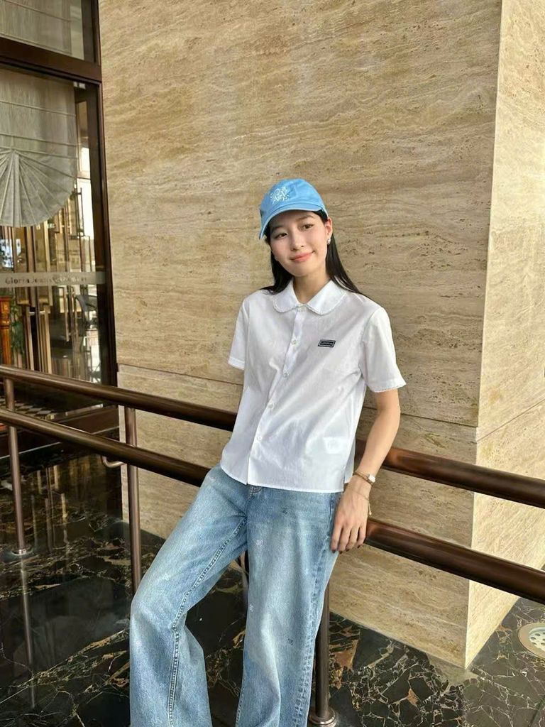Chẳng cần đầu tư quá nhiều, chỉ cần sở hữu 4 kiểu áo sáng màu này, chị em sẽ luôn tươi trẻ và cuốn hút