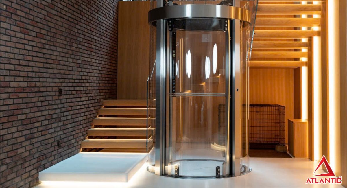 Thang máy và cabin kính nổi bật vì có thể tận dụng tối đa ánh sáng tự nhiên