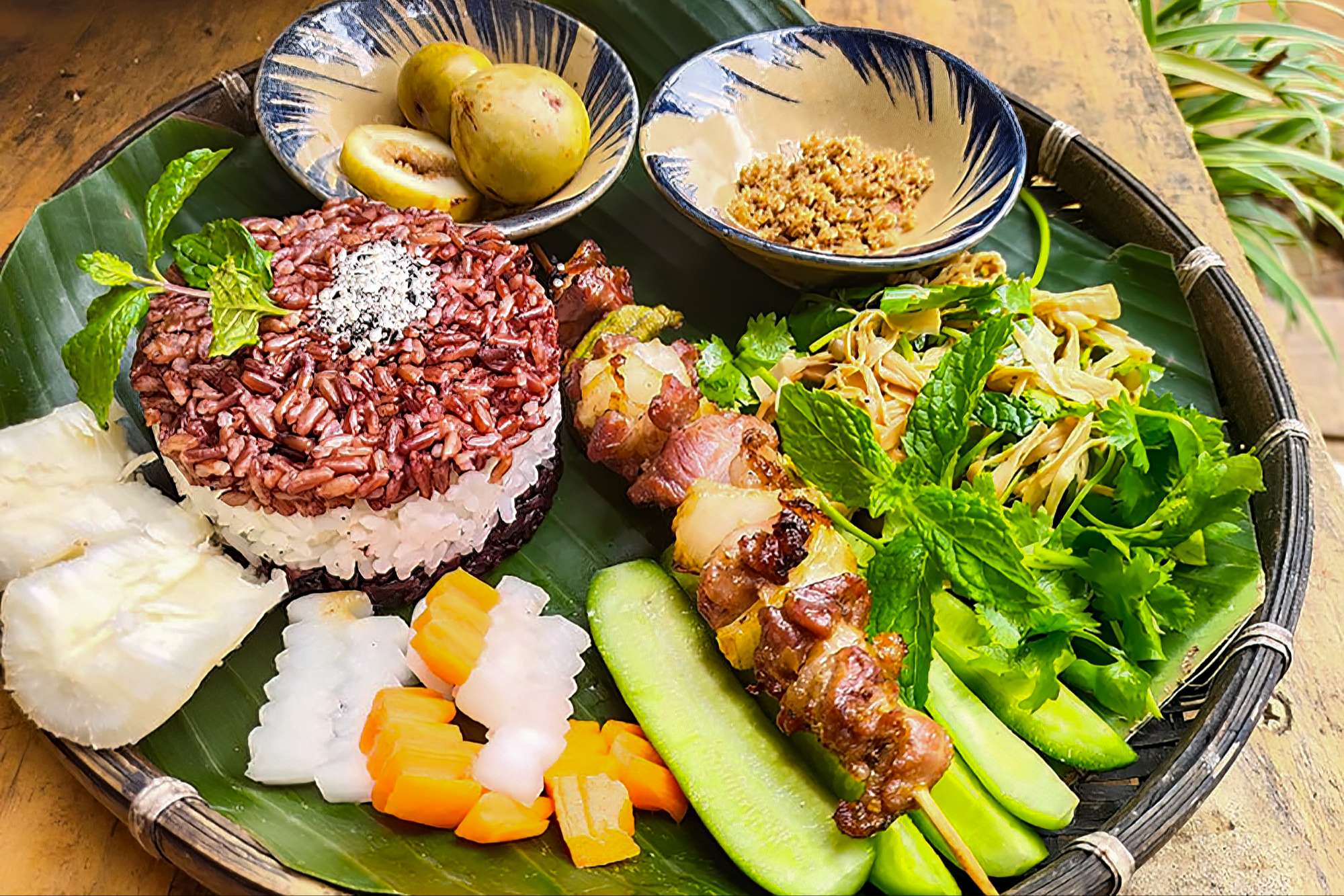 Thưởng thức món cơm của dân tộc thiểu số tại Măng Đen