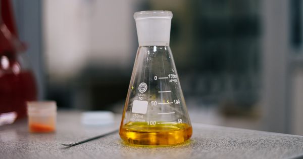 Cách sử dụng và bảo quản dụng cụ thủy tinh trong phòng thí nghiệm