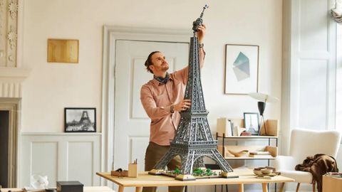 LEGO Eiffel Tower 10307 Món Quà Tuyệt Vời Cho Người Yêu Kiến Trúc