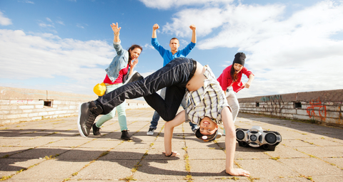 Khi Văn Hóa Hiphop Du Nhập Vào Phong Cách Thời Trang Gen Z: Nét Nổi Bật Và Ảnh Hưởng