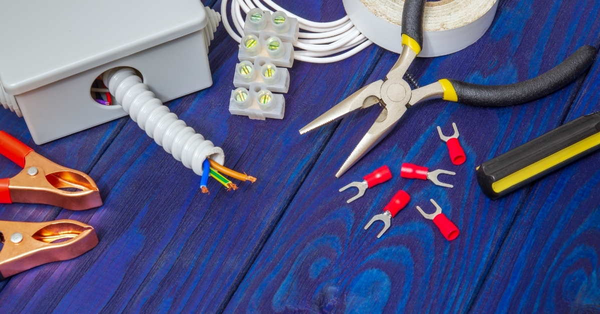 Dụng cụ cần chuẩn bị để đấu ổ cắm điện tại nhà