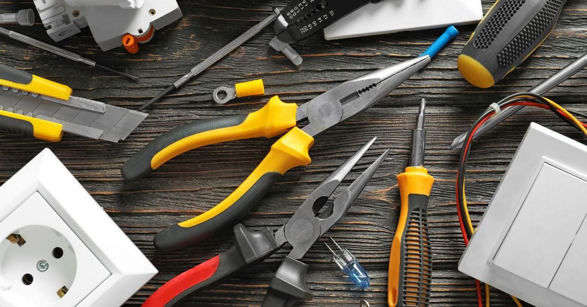 Các dụng cụ cần chuẩn bị để đấu điện ổ cắm và công tắc