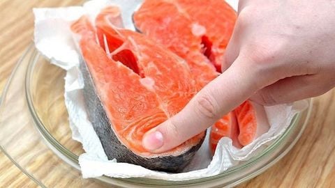 5 cách rã đông cá nhanh đơn giản dễ làm cho các bà nội trợ